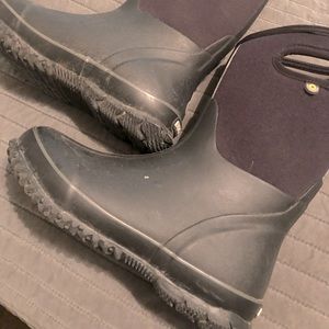 Bogs kids size 5 waterproof boots